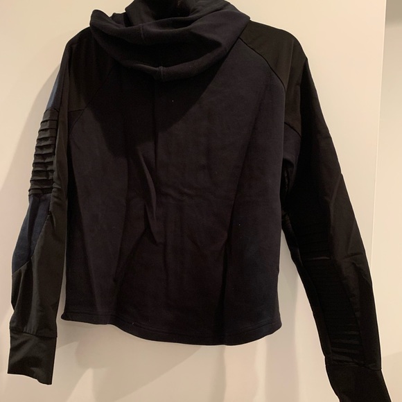 ❤️Closet clean out! Puma black sweatshirt - Picture 4 of 7